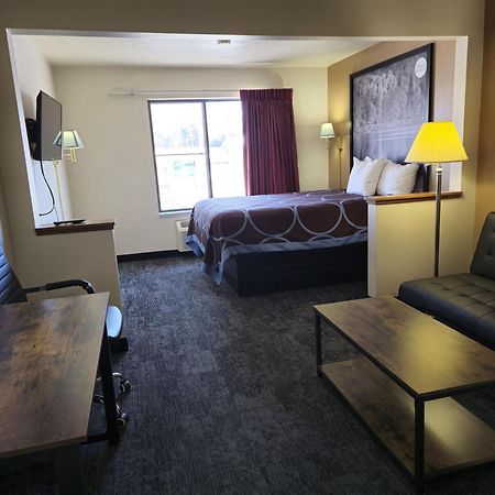 Amerivu Inn And Suites Shawano Wi Экстерьер фото