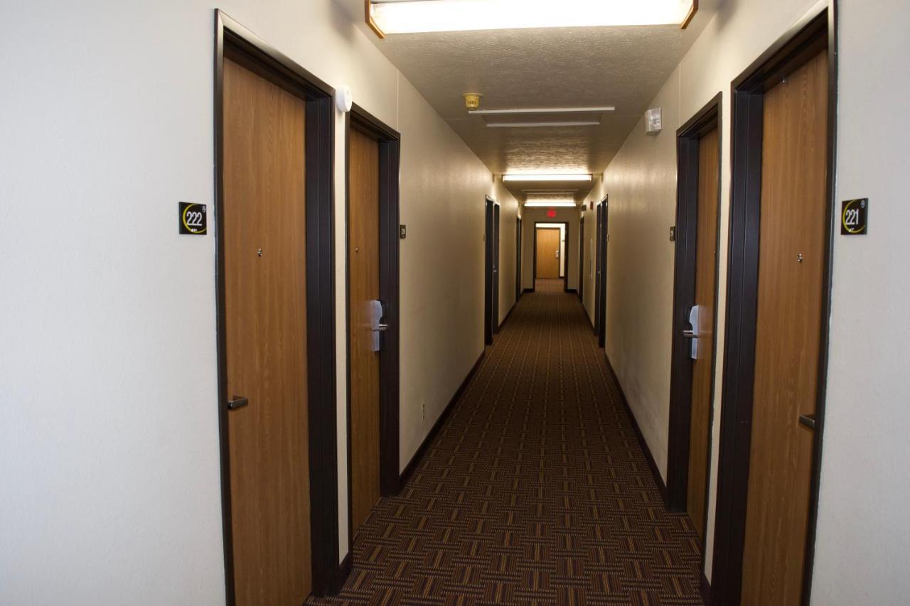 Amerivu Inn And Suites Shawano Wi Экстерьер фото