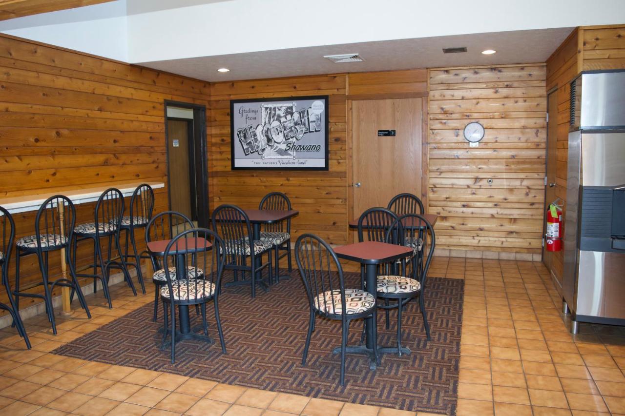 Amerivu Inn And Suites Shawano Wi Экстерьер фото