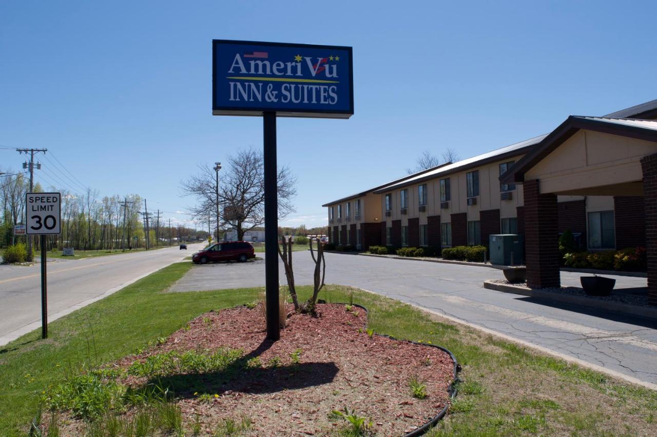 Amerivu Inn And Suites Shawano Wi Экстерьер фото