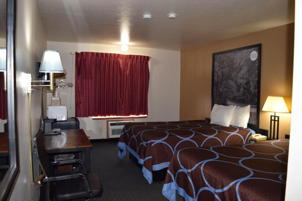 Amerivu Inn And Suites Shawano Wi Экстерьер фото
