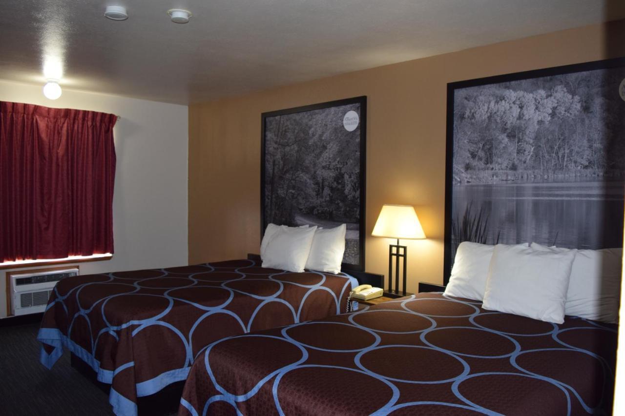 Amerivu Inn And Suites Shawano Wi Экстерьер фото