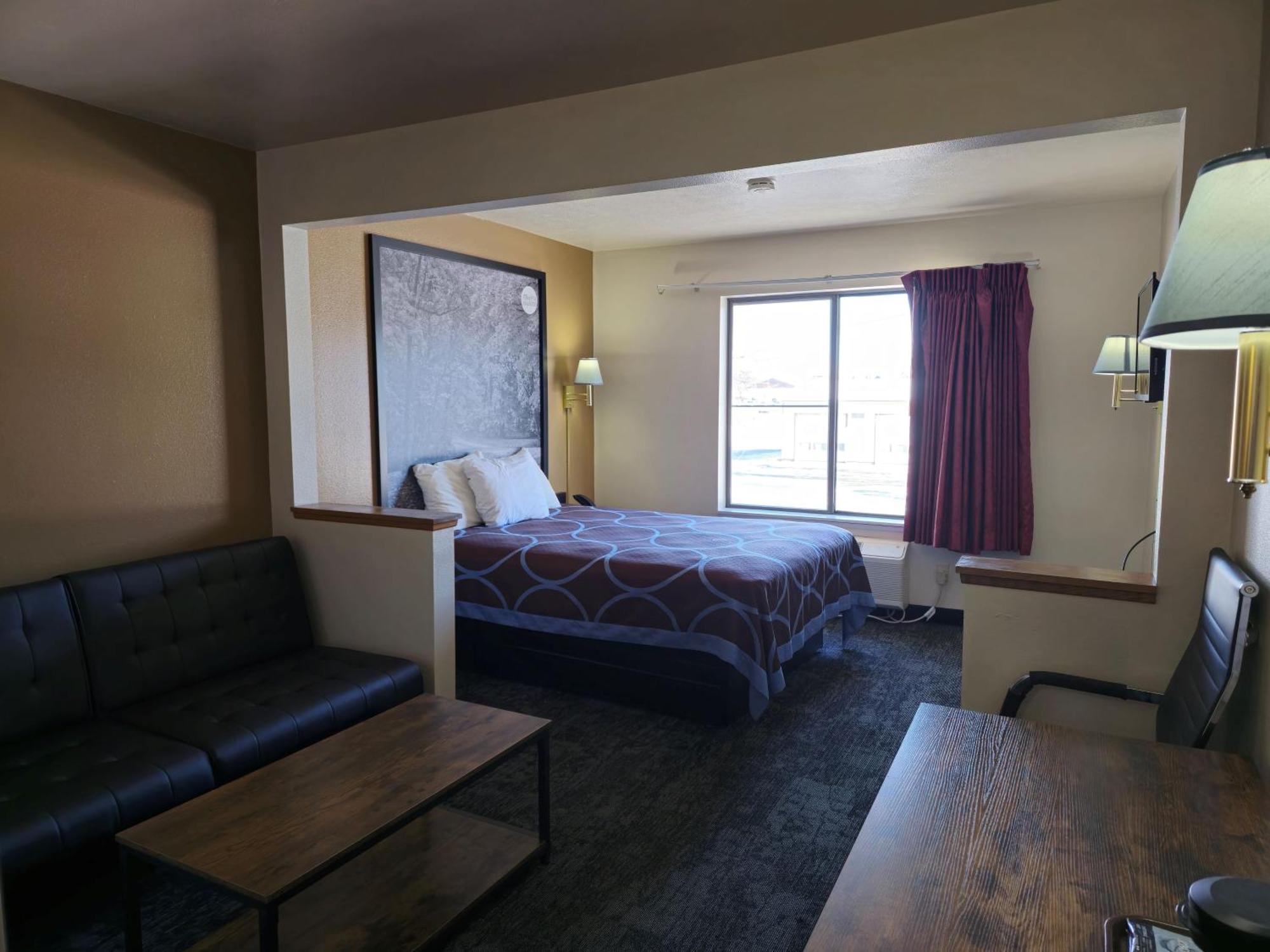 Amerivu Inn And Suites Shawano Wi Экстерьер фото