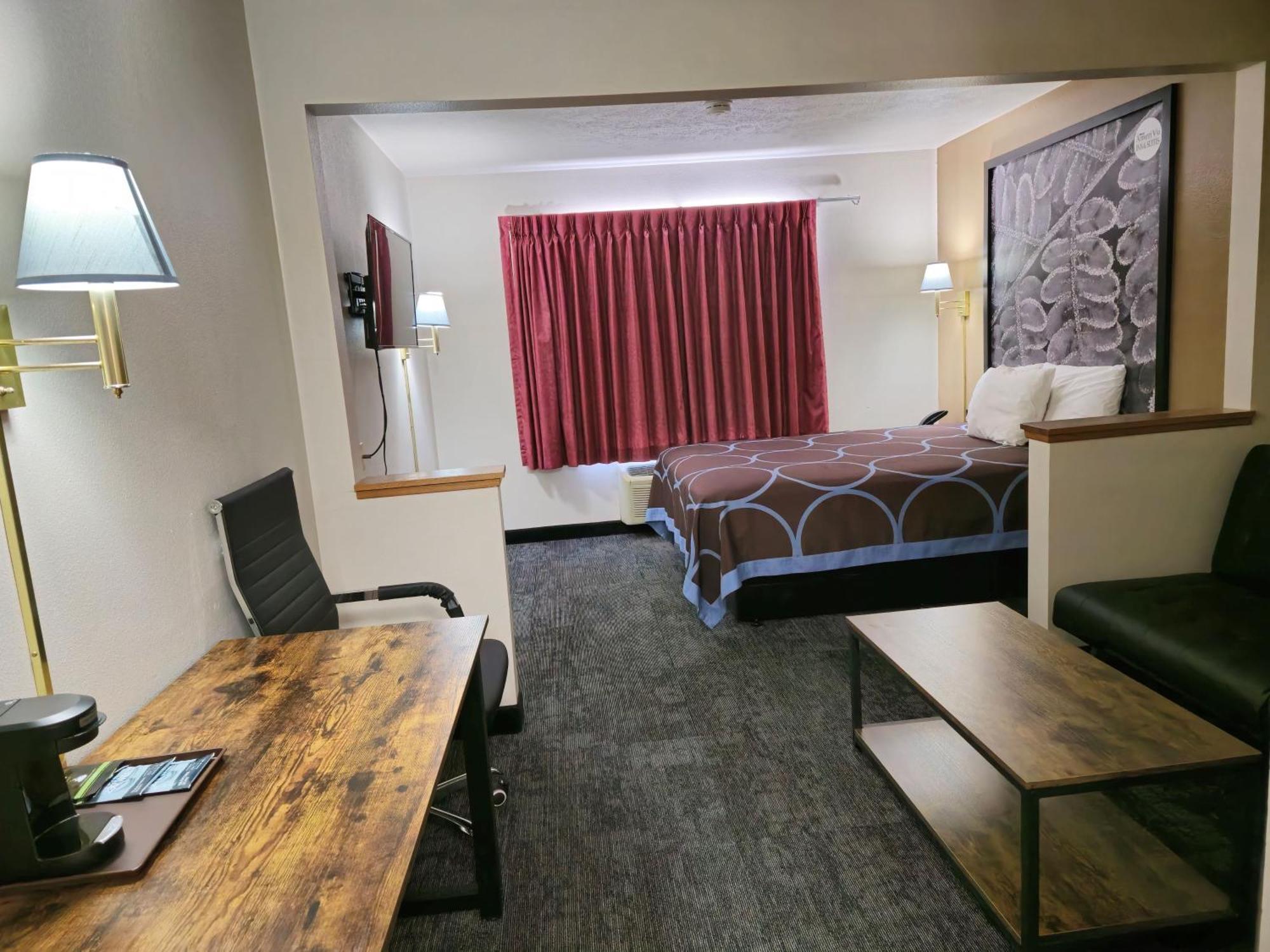 Amerivu Inn And Suites Shawano Wi Экстерьер фото