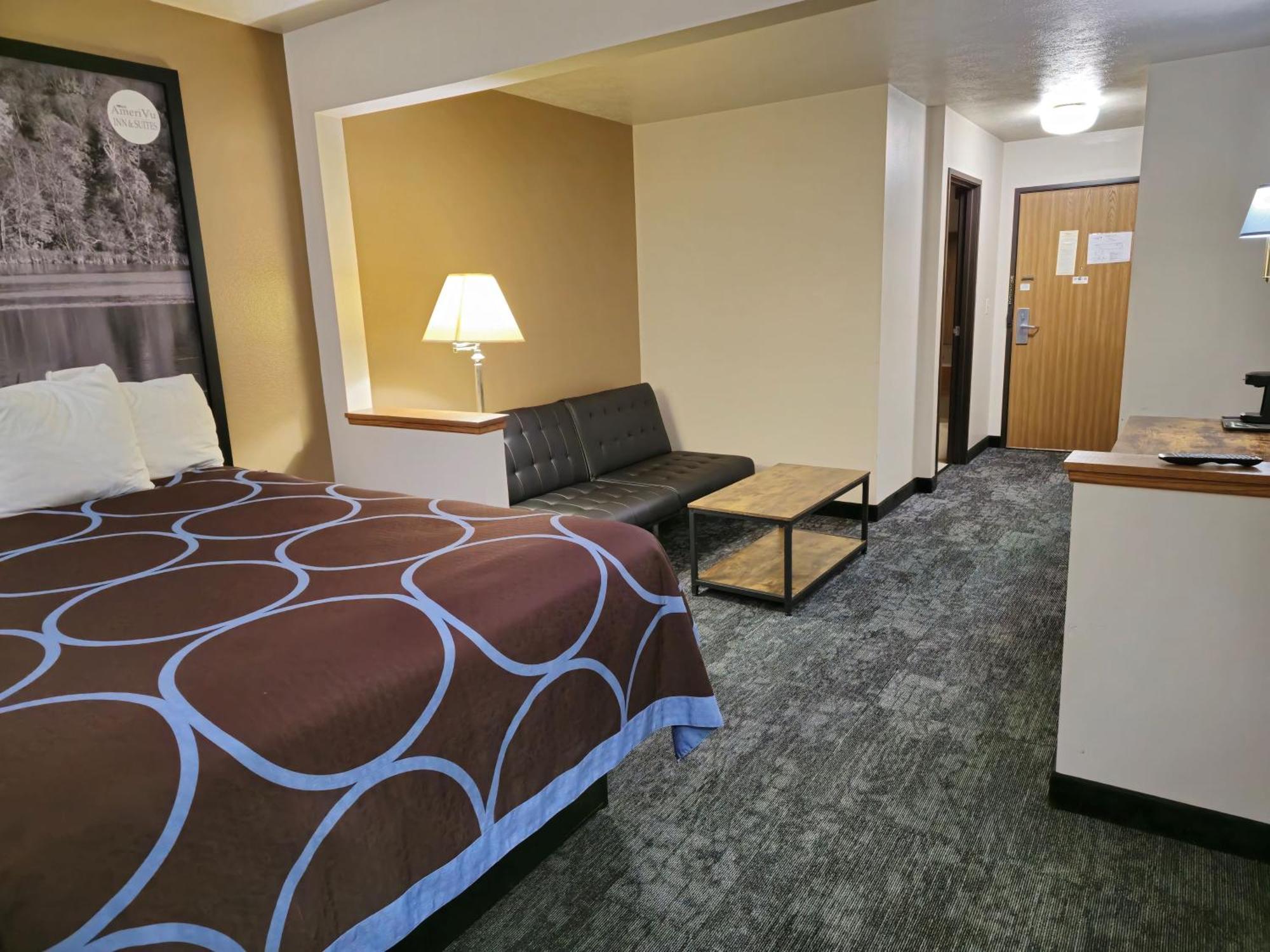 Amerivu Inn And Suites Shawano Wi Экстерьер фото